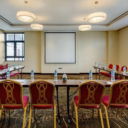 Protea Hotel By Marriott Ikeja Select Лагос Екстериор снимка