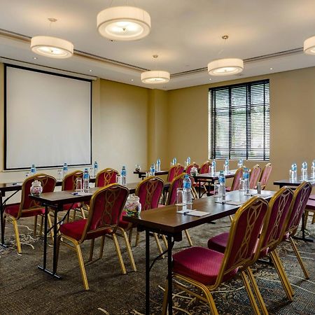 Protea Hotel By Marriott Ikeja Select Лагос Екстериор снимка