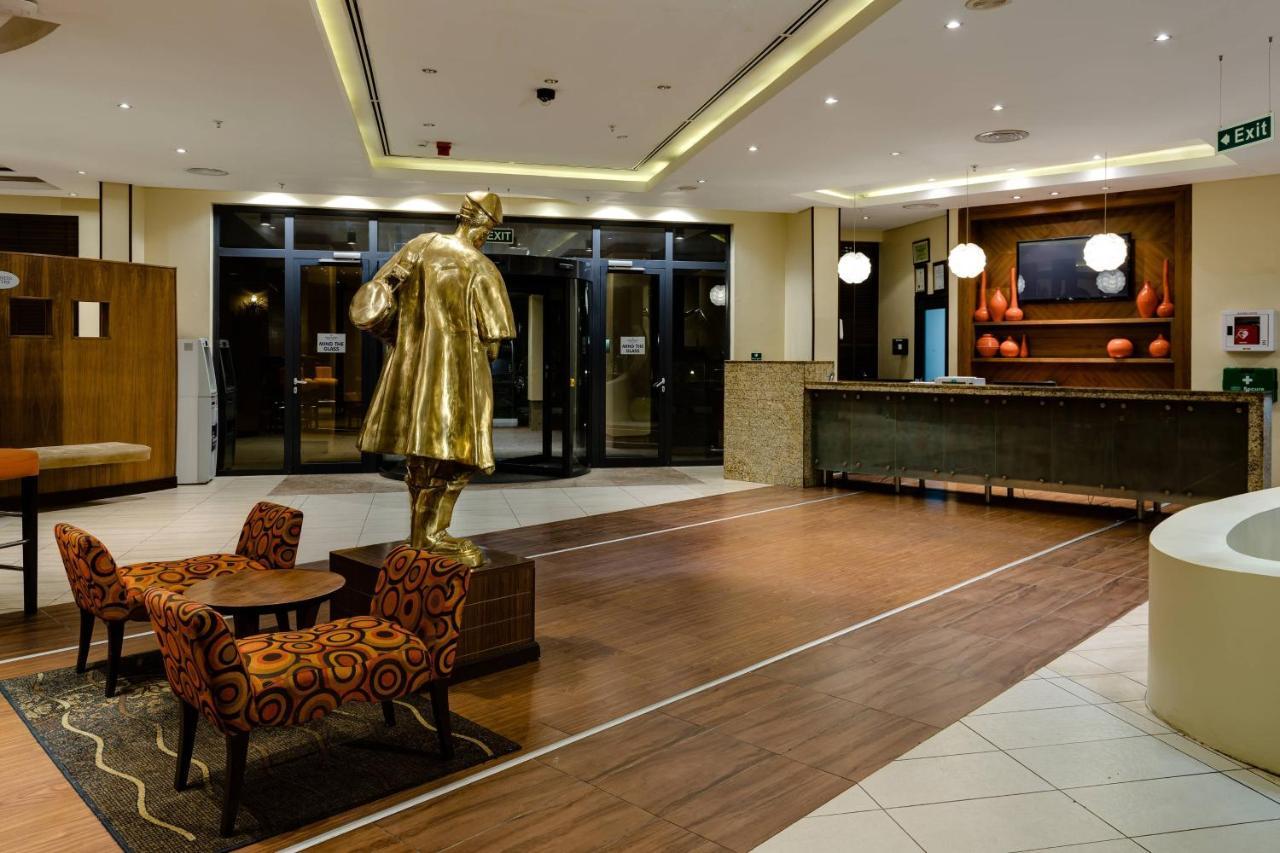 Protea Hotel By Marriott Ikeja Select Лагос Екстериор снимка