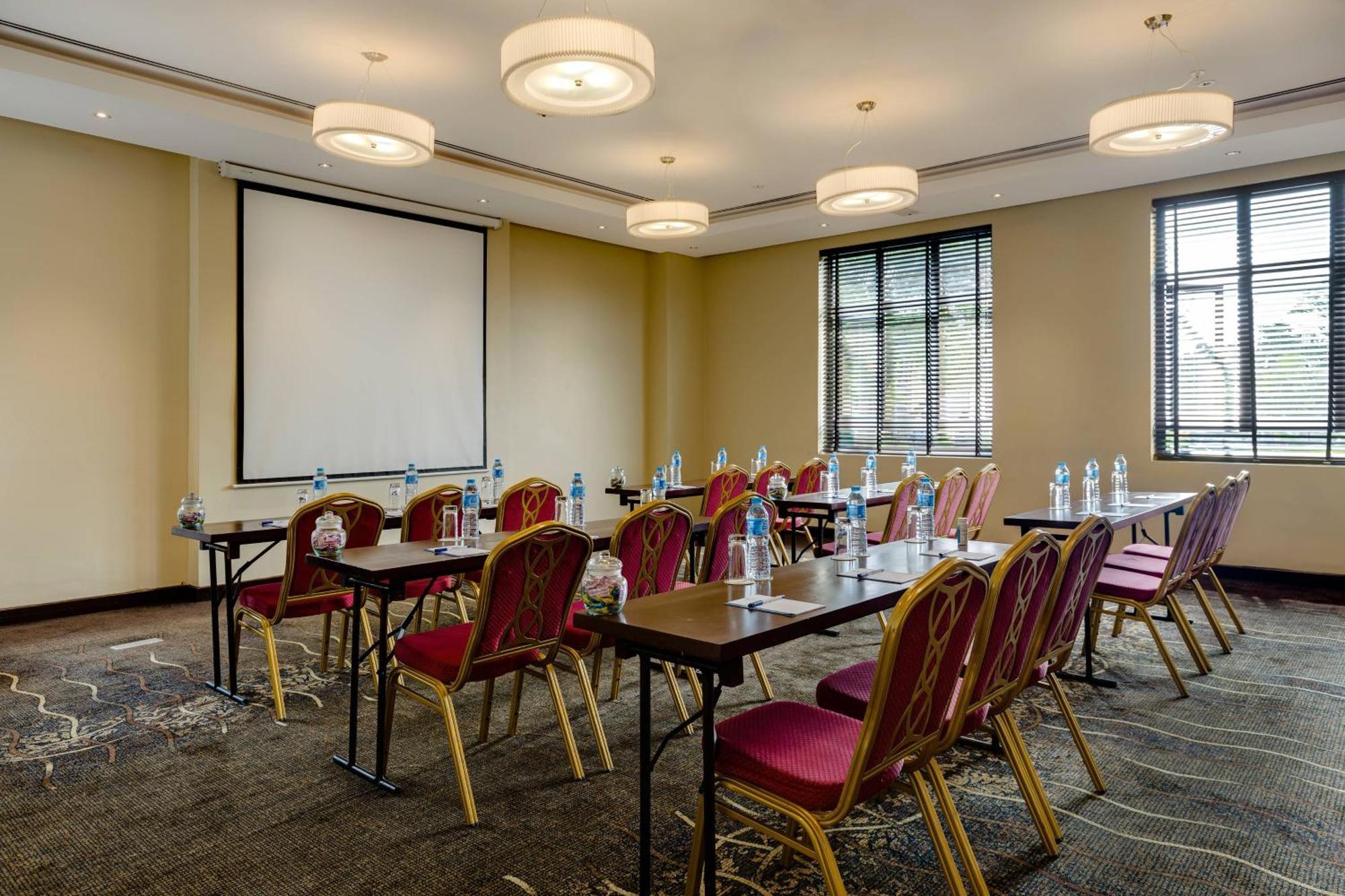 Protea Hotel By Marriott Ikeja Select Лагос Екстериор снимка
