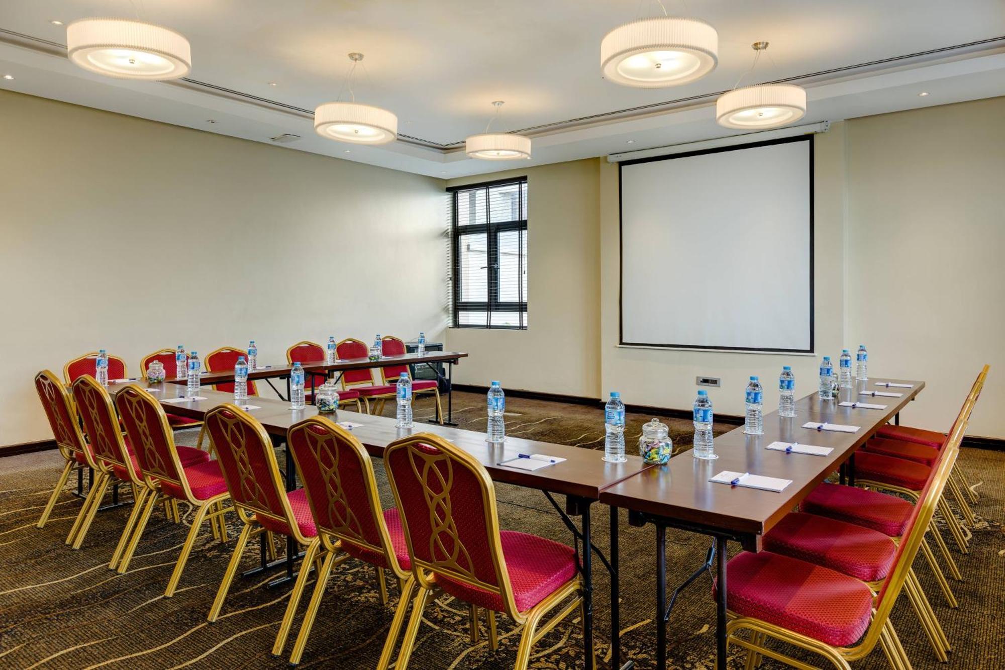 Protea Hotel By Marriott Ikeja Select Лагос Екстериор снимка