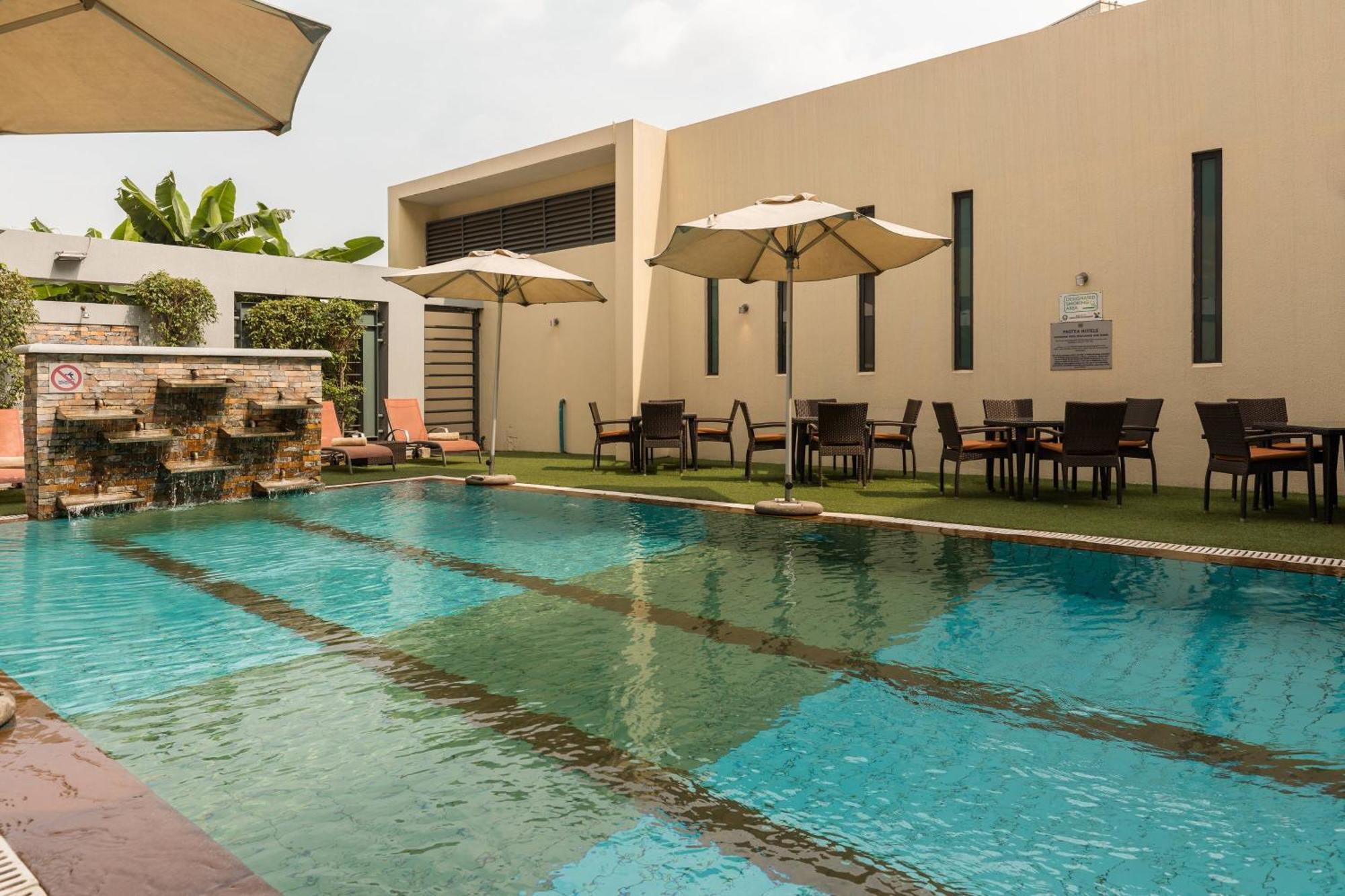 Protea Hotel By Marriott Ikeja Select Лагос Екстериор снимка