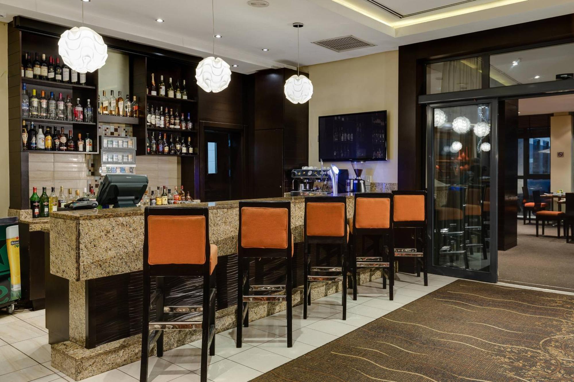 Protea Hotel By Marriott Ikeja Select Лагос Екстериор снимка