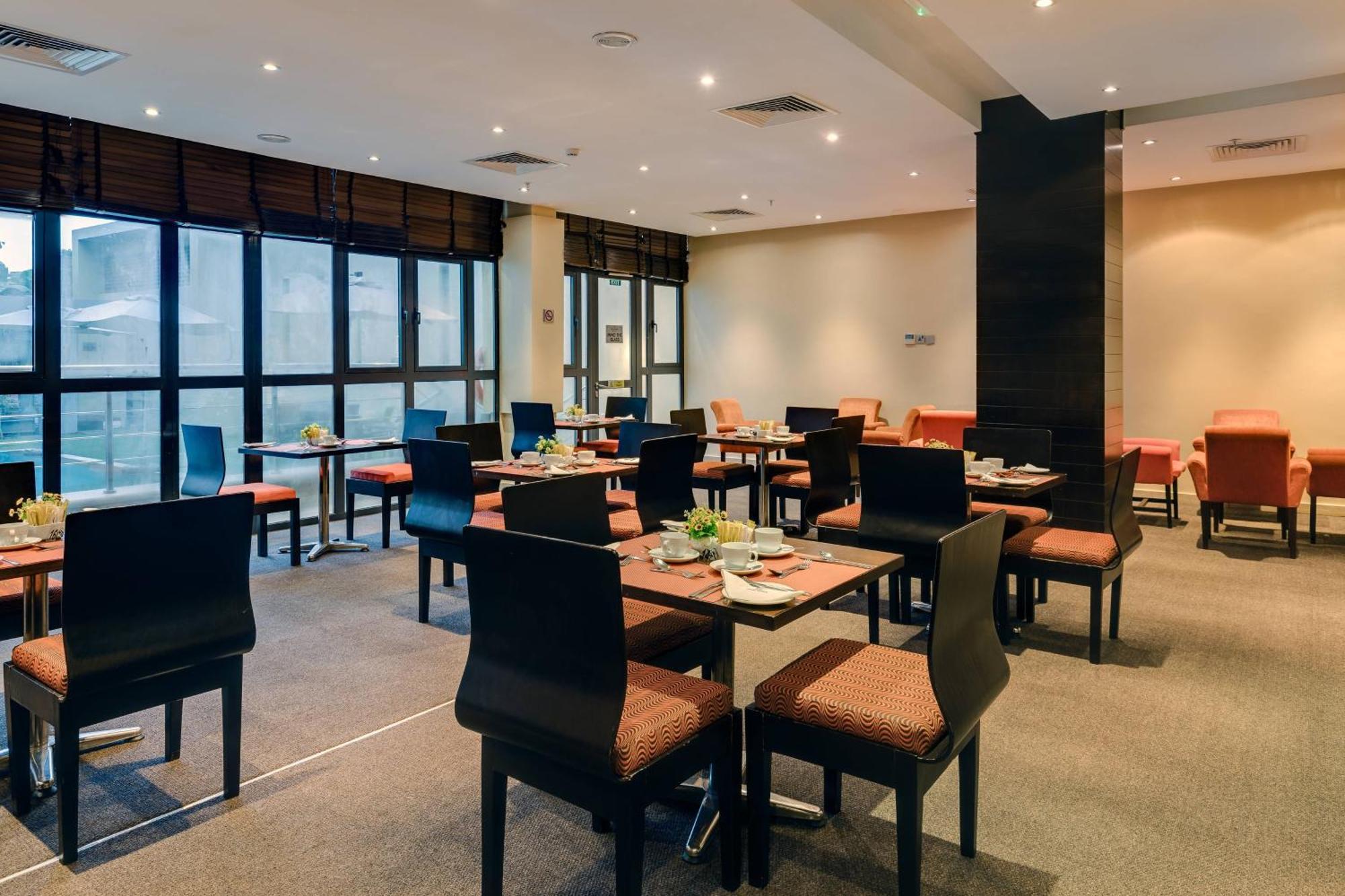 Protea Hotel By Marriott Ikeja Select Лагос Екстериор снимка