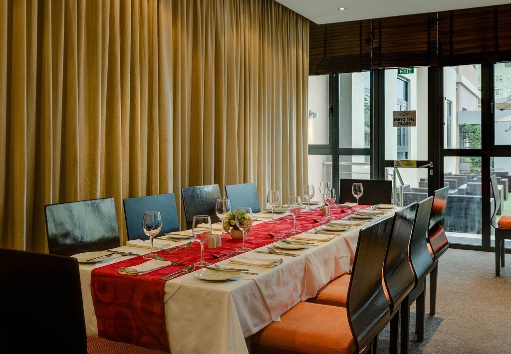Protea Hotel By Marriott Ikeja Select Лагос Екстериор снимка