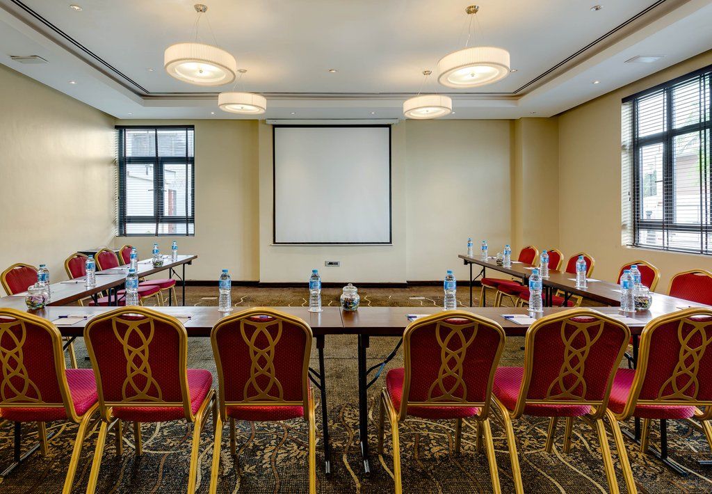 Protea Hotel By Marriott Ikeja Select Лагос Екстериор снимка