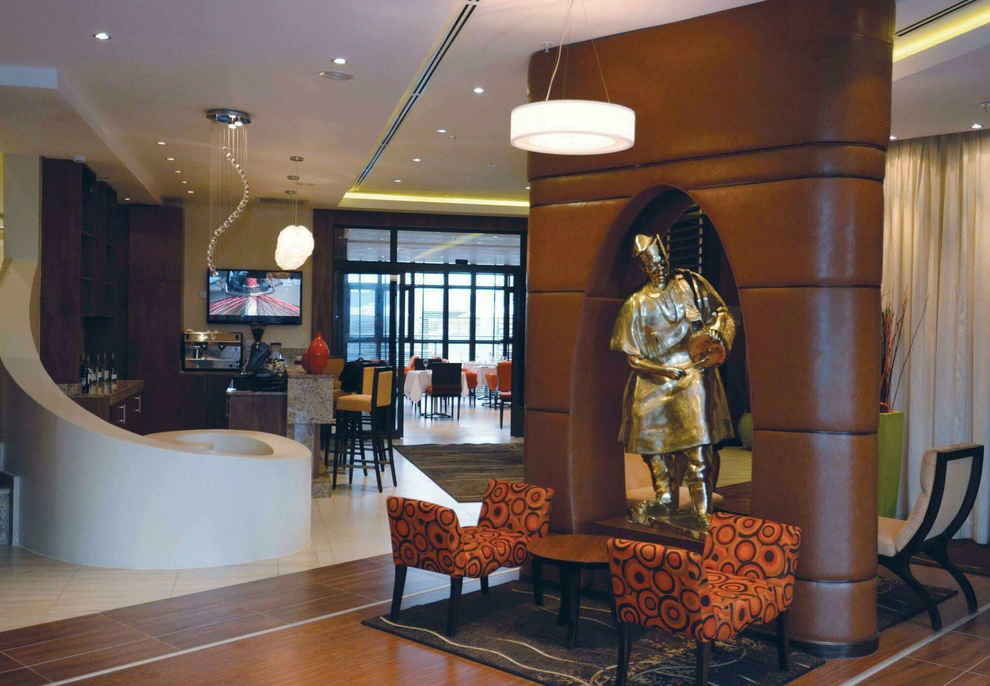 Protea Hotel By Marriott Ikeja Select Лагос Екстериор снимка