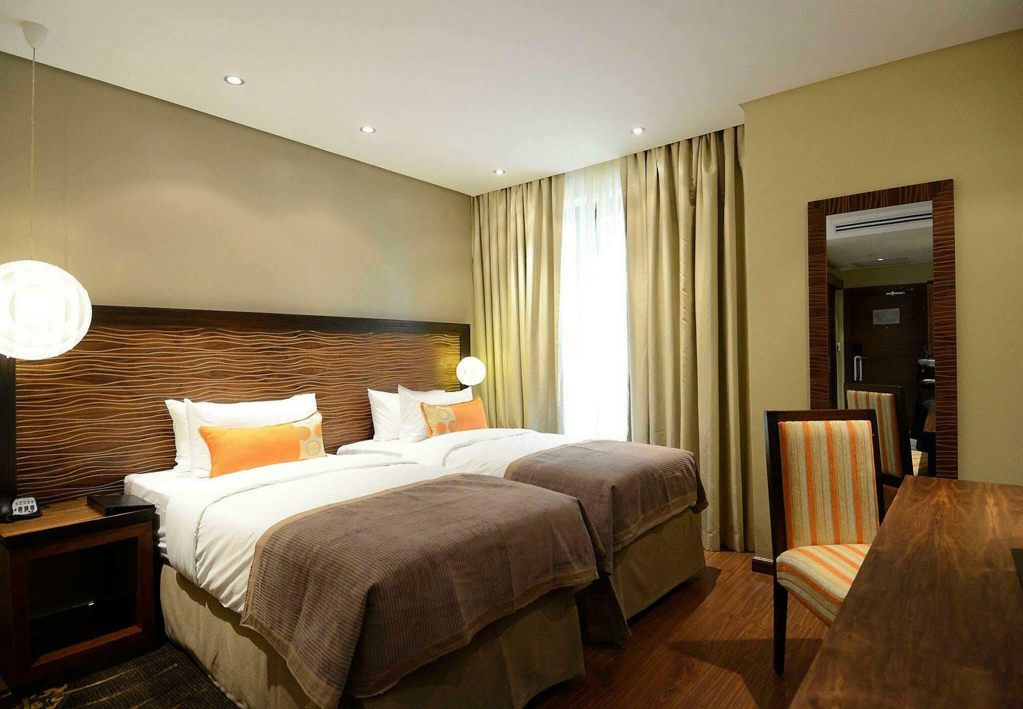 Protea Hotel By Marriott Ikeja Select Лагос Екстериор снимка